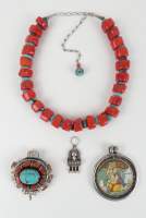 Bijou ethnique argent : Collier et pendentif en perles de corail et turquoises , pendentif - Ganesh - et pendentif probablement asiatique