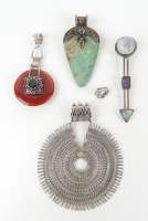 Bijou ethnique argent : 5 Pendentifs : probablement Inde , turquoise , cornaline , grenouille , pierre de lune/ labradorite blanche et fluorite