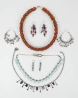 Bijou argent : Collier (3) : de perles en gouttes de calcédoine? (attach mét arg) , de perles d'ambre , de grenats pierre de lune/labradorite blanche , 3paires de bcles d'oreill br