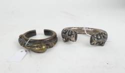 Bijou : 2 bracelets Batak Indonésie dont 1 en bronze patiné