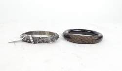 Bijou : 2 bracelets de Chine dont 1 en corail noir EU ONLY