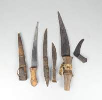Africain : 5 armes dont : couteau circoncision et vannerie