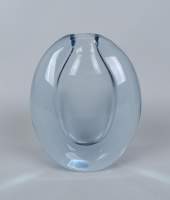 Verrerie: Vase en verre bleuté signé STROMBERGSHYTTAN Suède 3820 circa 1950 H:19
