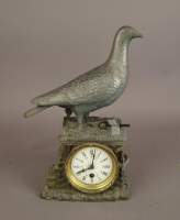 Horloge en métal -Pigeon- avec mouvement Circa 1900 avec cléH:38cm