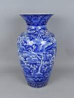 Asiatique: Vase en porcelaine de Chine (défaut) camaïeu bleu décor oiseau et vég
