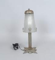 Céramique : Lampe Art Déco en verre moulé maté et fer forgé signé Muller Frères Luneville