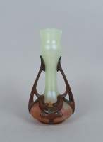 Verrerie : Vase Art nouveau en verre Loetz? et monture en métal patine bronze (mq) H : 16cm