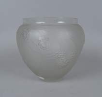 Verrerie : Vase modèle Néfliers en verre blanc soufflé - moulé en relief R.LALIQUE LALIQUE René