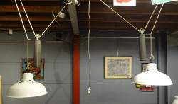Luminaire : 2 suspensions d'atelier avec contrepoids en métal laqué milieu 20eS