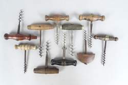 Collection : 10 tire - bouchons anciens simples en fer a/ poignée en bois