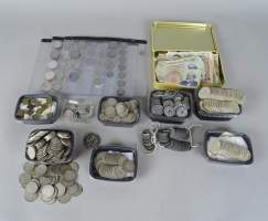 Collection de pièces de monnaie et billets, Bons de caisse +div italiens v etat +pces argent et 11jetons