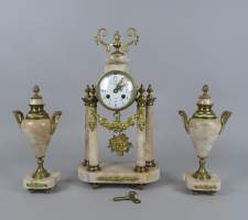Horlogerie : Garniture de cheminée en marbre et bronze doré 19eS