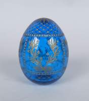 Verrerie : Oeuf en cristal bleu gravé rehauts d'or signé FABERGE 219/500