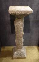 Meuble : Colonne en pierre sculptée ancienne