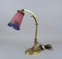 Luminaire : lampe de bureau à poser de style Art Nouveau en bronze et bobèche pâte de verre signé Muller Frères à Luneville