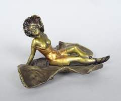 Sculpture : bronze de Vienne - Femme allongée - d'après Namgreb a/ système d'ouverture