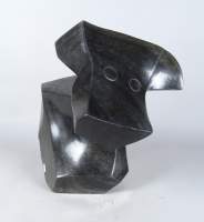 Sculpture en pierre (écl) - Chien abstrait - 6905 signé sous la base SANGO Brighton