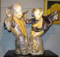 Sculpture : Couple visages en coquillage casque à cornes (cassis cornuta) signé (cachet) PINTUS Rémo