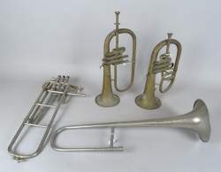 Musique : 2 tubas C.Mahillon Bx et F.Besson Paris (ds l'état) , une partie de tuba , trombone à coulisse E. Cardon incomplet