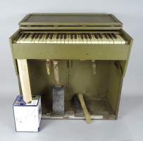 Musique : harmonium militaire américain 2ème guerre mondiale (Chaplain's organ piano) (ds l'état)