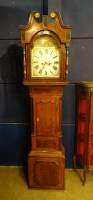 Meuble: Horloge de parquet anglaise en marqueterie de chêne et d'acajou filet de