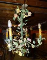 Luminaire: lustre italien en métal peint et fleurs en porcelaine (mq) milieu 20e