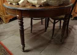 Table ovale Louis-Philippe/NAPIII allongeable en bois fruitier souligné de noir