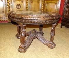 Meuble : Table basse de style Néo-renaissance en chêne sculpté dessus marbre fin 19eS début 20eS
