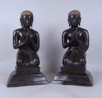 Asiatique : Sculpture : Paire de statues en bronze - Sujets en prière - 20eS