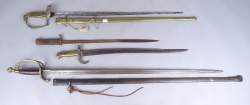 Arme (4) : Sabre et épée composites milieu 19eS + baionnette chassepot + baionnette allemande 1ère guerre (ds l'état)