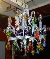Luminaire : lustre en métal patiné fruits en verre de couleurs 2ème moitié 20eS