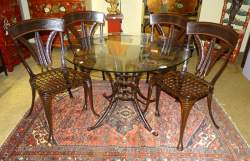 Meuble: Table ronde de style en fer dessus verre H:70,5x105cm et 4 chaises en fe