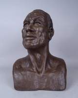 Sculpture Grès patiné -Buste d'africain- monogrammé M.C. et trèfle 20eS H:44cm