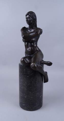 Sculpture bronze - Nu assis sur une colonne en marbre - n°29155 signé DURIEZ Irénée