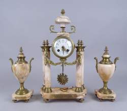 Horlogerie : garniture pendule portique à colonnes marbre et bronze paire de cassolettes (fel)