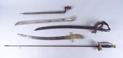 Arme : Epée française de marine 2e moitié 19eS (sans fourreau) + 4 armes blanches diverses (ds l'état)