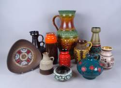 Céramique: (11) Faïence vintage: vases, verseuses et 1 coupe dont West Germany,