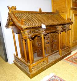 Asiatique: Grand temple/ autel chinois en bois sculpté 19eS 6 portes pivotantes