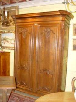 Armoire namuroise Louis XVI en chene a/sculptures et pans coupes 2 portes, 19eS