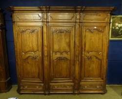 Meuble Armoire Louis XV Namuroise en chêne 18eS