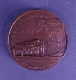Collection: sculpture: Médaille en bronze -Jeune Fille Senoufo Port d'Abidjan 19 Collection: sculpture: Médaille en bronze -Jeune Fille Senoufo Port d'Abidjan 19