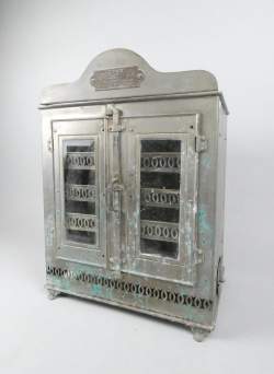 Objet : Stérilisateur/antiseptique métallique (trace oxydation) à portes vitrées Fabriquant L.PELLERAY Paris - Bruxelles
