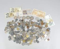 Collection de pièces de monnaie dont argent et quelques pièces au kilo + quelques billets (état moyen)