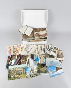 Collection de cartes postales : beau lot important de CP , nombreux villages et villes , quelques publicités et nombreuses cartes de fantaisie (1boite)