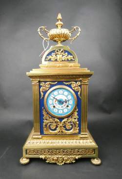 Horloge : Pendule de garniture de cheminée , monture en bronze et cadran peint marque KIENZLE mouvement rond 20eS