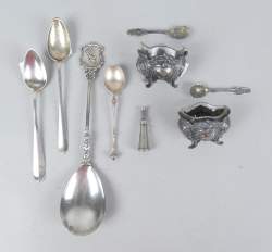 Argenterie : (7pcs) lot de couverts et objets en argent Argenterie : (7pcs) lot de couverts et objets en argent