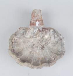 Objet : Bénitier mural (ecl) conchyliforme en marbre de Rance fin 17e - début 18eS