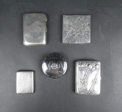 Argenterie : Lot de 5 petites boites en argent dont étuis à cigarettes