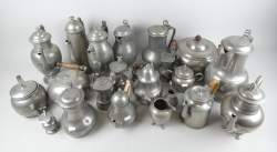 Objet : lot ancien en étain18/19eS dont : pichets , cafetières , casseroles…