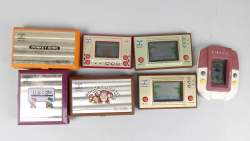 Jouet : Mini console GAME WATCH NINTENDO (6) (En loose , fonctionnent , tr.usage , mq 5 cache piles) : Donkey Kong et II , M.Bros , parachute(2) , Lion +PINBALL (ds l'état)